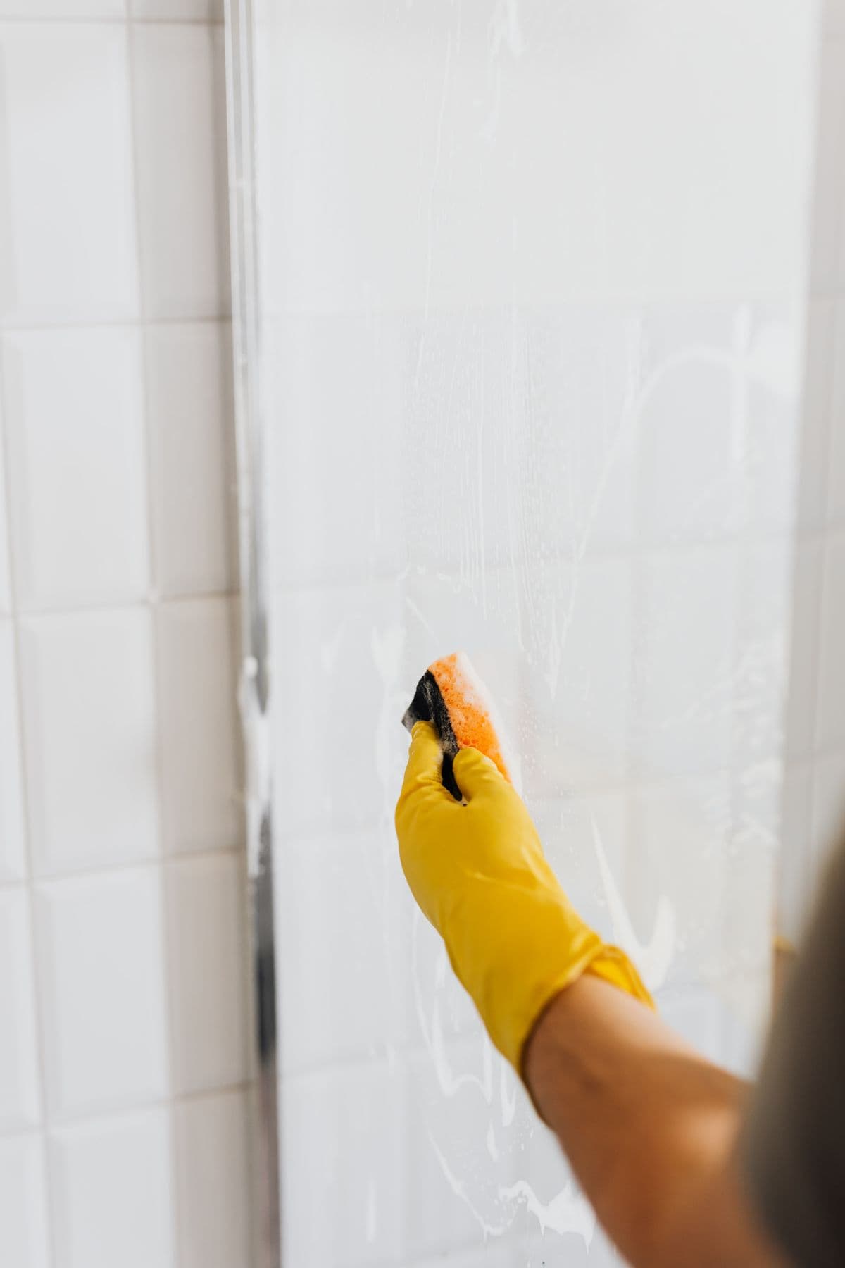 A Rushmaid professional during a deep cleaning in Miami